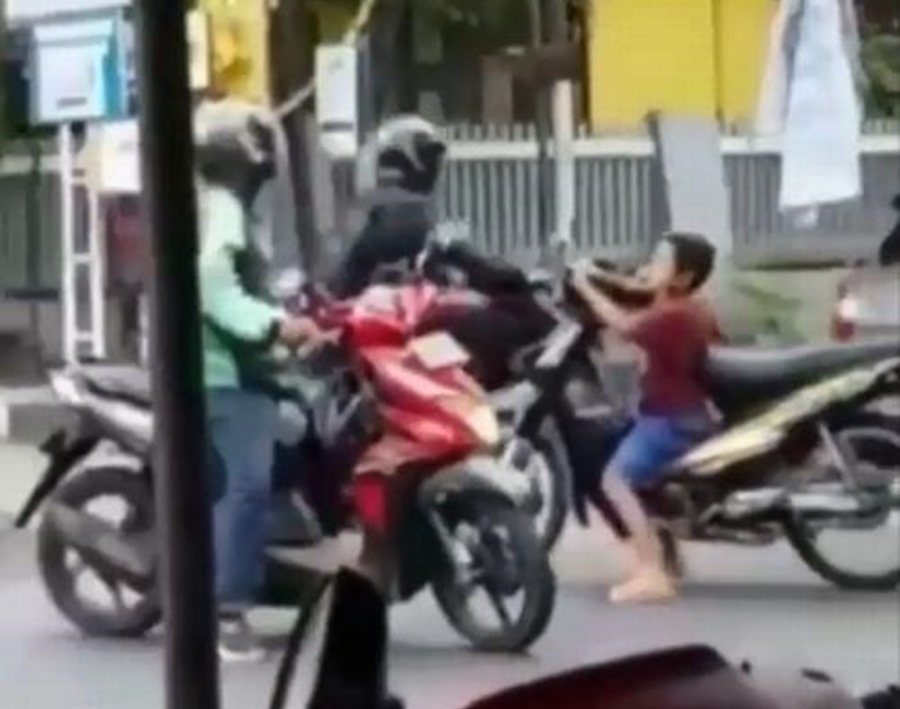 Video Viral Anak  Kecil Naik Motor di  Jalan  Raya Netizen 