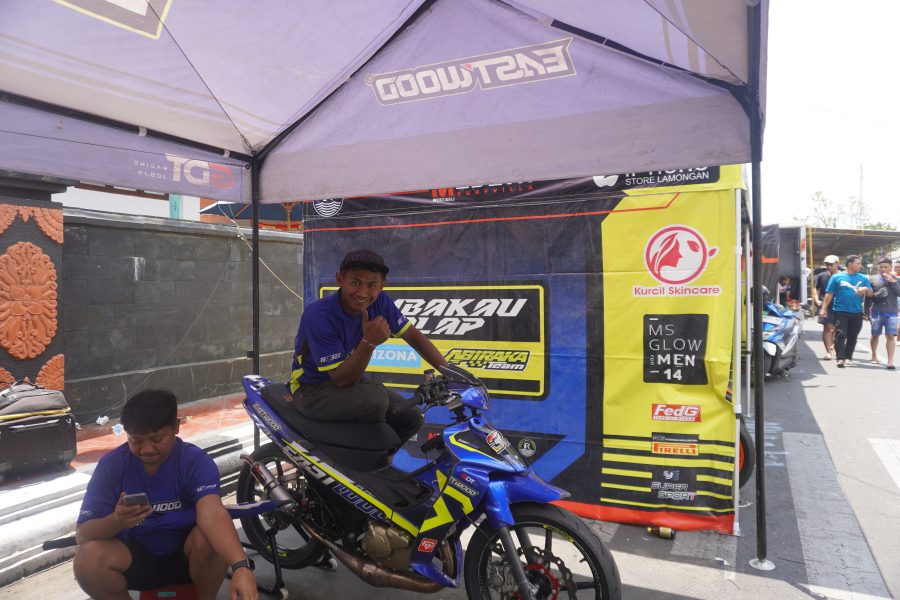 Suasana Belakang Layar