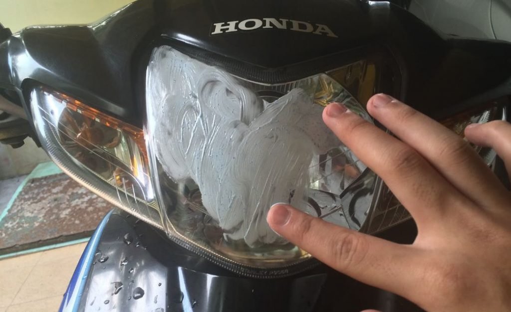 Cara Membersihkan Mika Lampu Motor yang Kusam dan Menguning