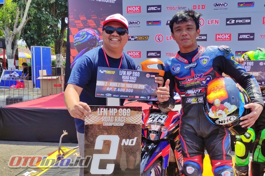 Andy Munthe bersama Hendra Rusadi Eenk