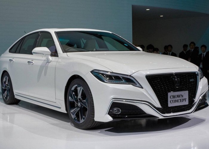 Toyota Crown 2023 Mobil Mewah dengan Teknologi Ramah Lingkungan