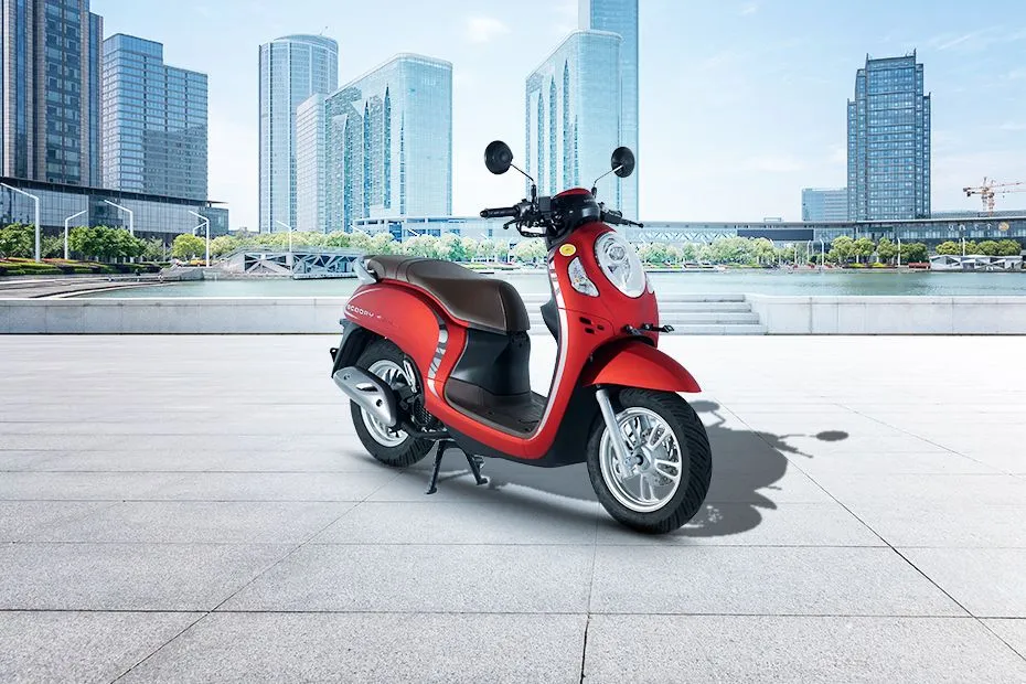 Nikmati 4 Keunggulan Honda Scoopy 2023, Skuter Bergaya dan Praktis