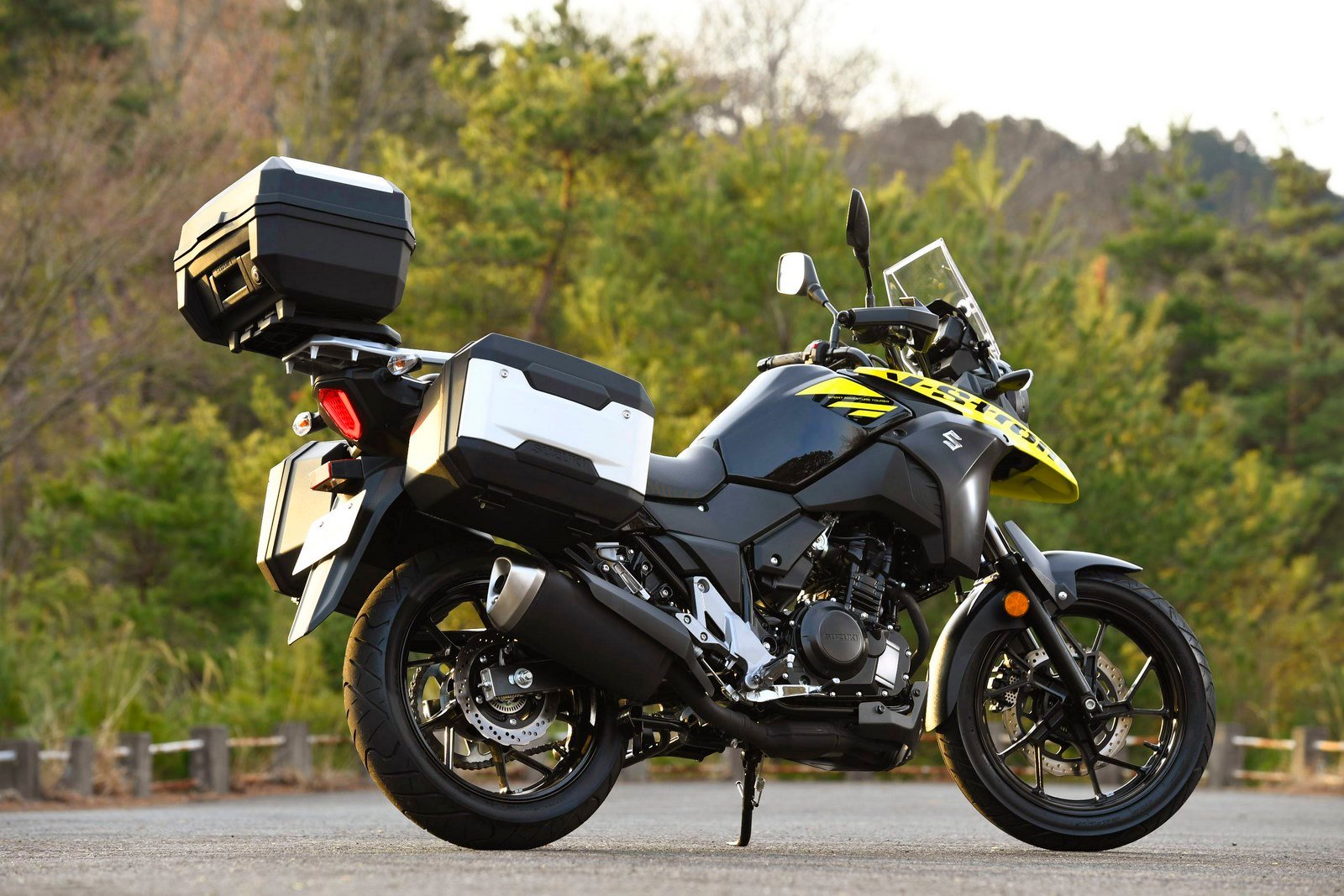 Suzuki V-Strom 250 SX: Motor Petualang yang Siap Mengaspal di Indonesia