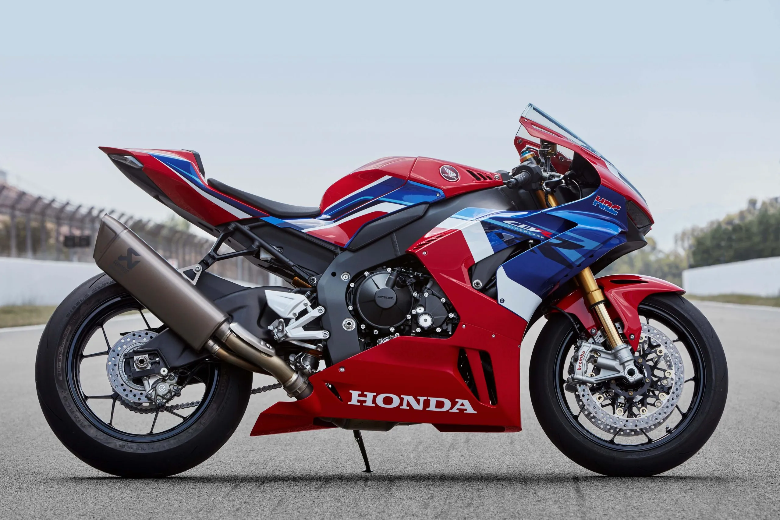 Honda CBR1000RR-R SP A 100: Motor Balap Super Sport yang Siap Mengaspal