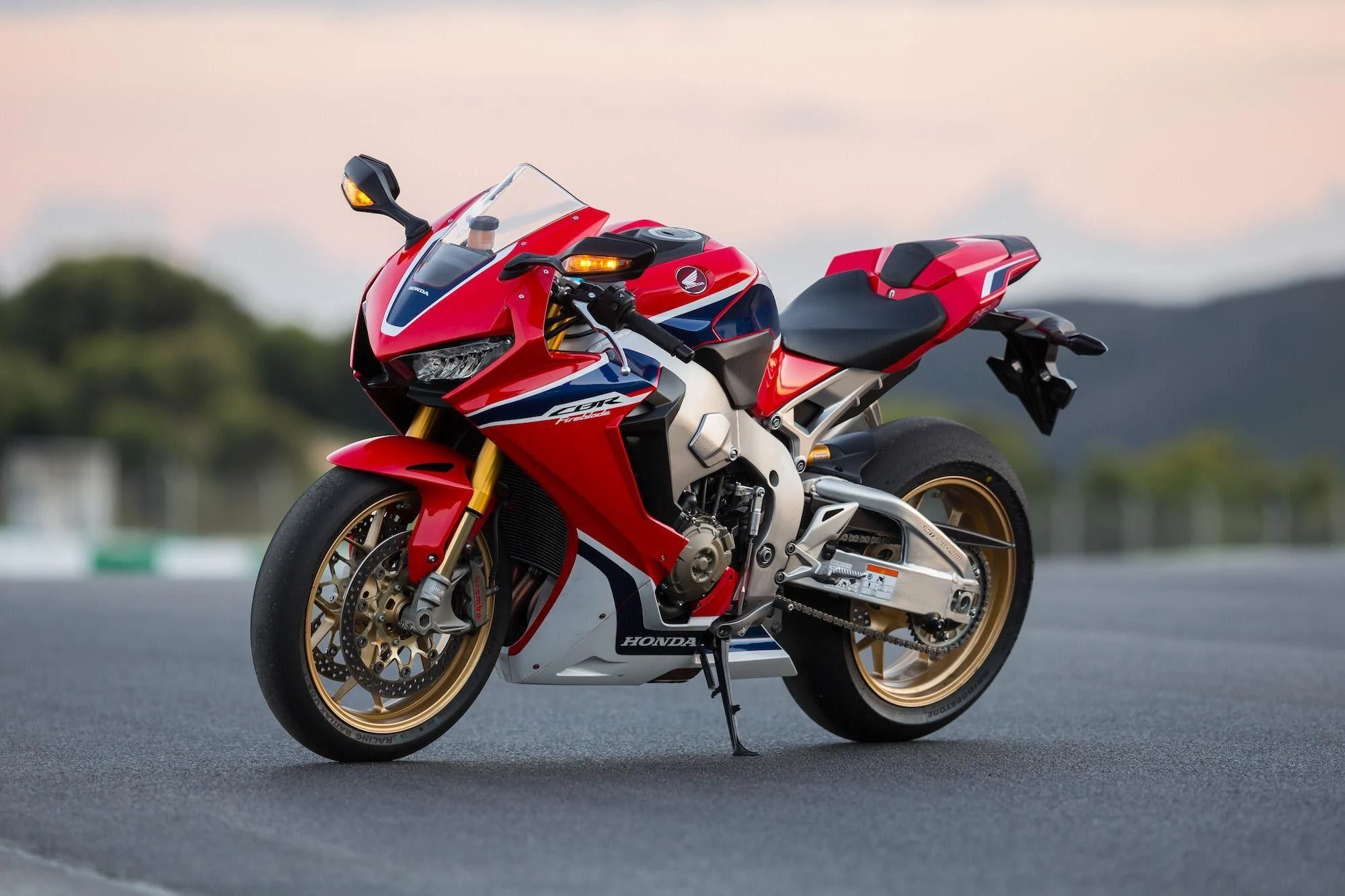Honda CBR1000RR-R Fireblade SP: Superbike Legendaris yang Lahir untuk Balapan
