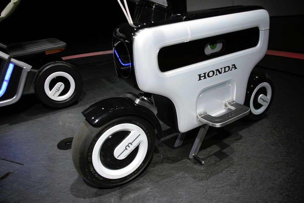 Honda Motocompacto: Skuter Listrik yang Ringkas, Seru, dan Bisa Dilipat