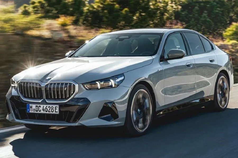 BMW Seri 5 Keunggulan Performa dan Kemewahan Fitur, Namun dengan Harga yang Menyentuh