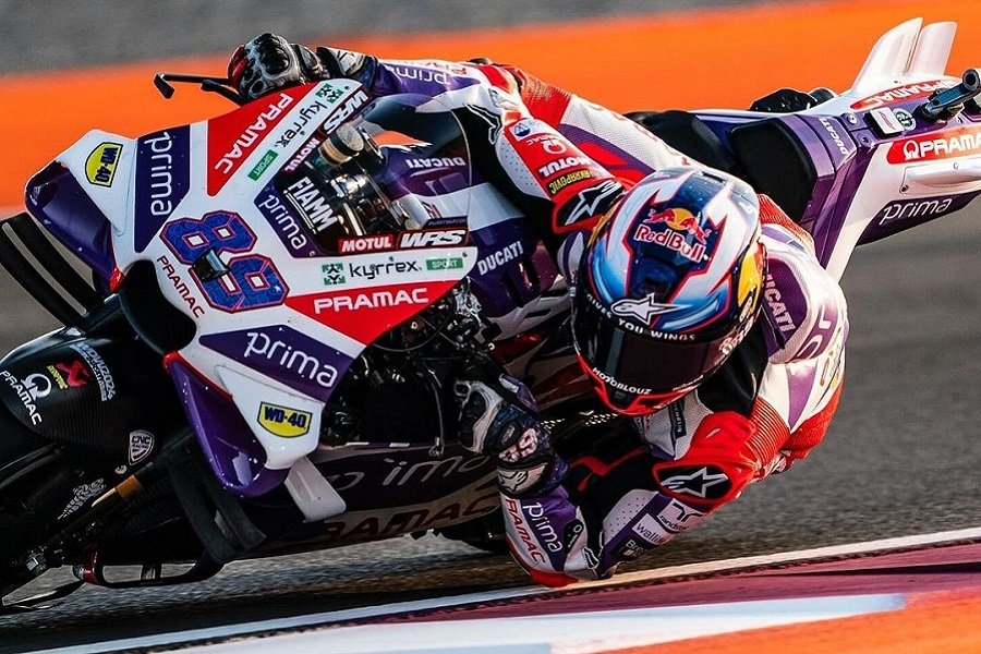 Hasil Sprint MotoGP Qatar 2023: Jorge Martin Memimpin, Francesco Bagnaia Kian Terdesak