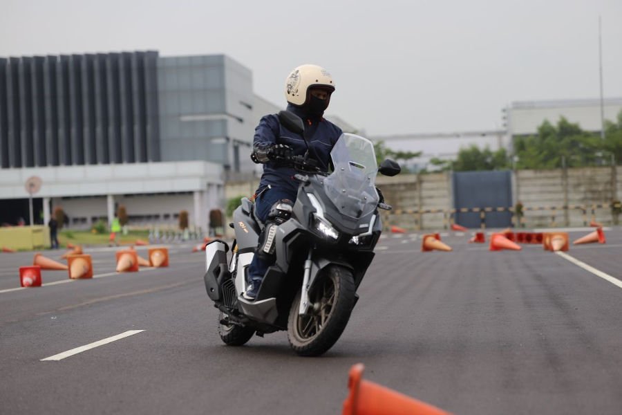 Menakjubkan! New Honda ADV 160 Hadir dengan Warna Baru?