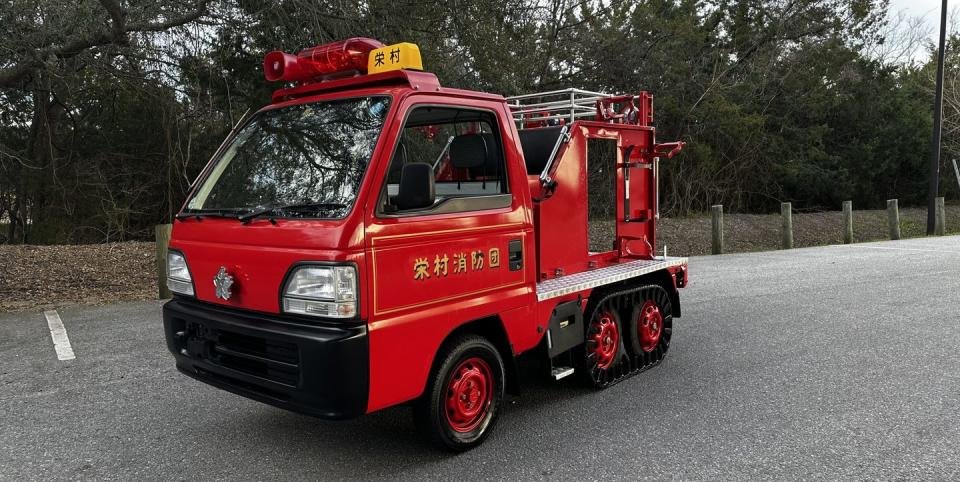 Honda Acty Crawler Fire Truck: Mobil Pemadam Kebakaran Mini yang Unik dan Menggemaskan