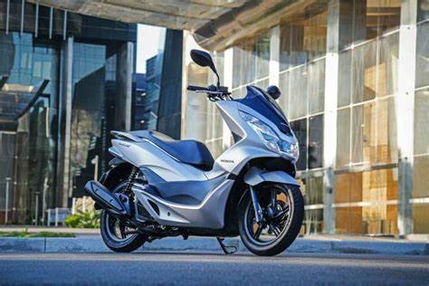Honda PCX 175 2024: Skuter Matic Gahar, Mewah, dan Memukau