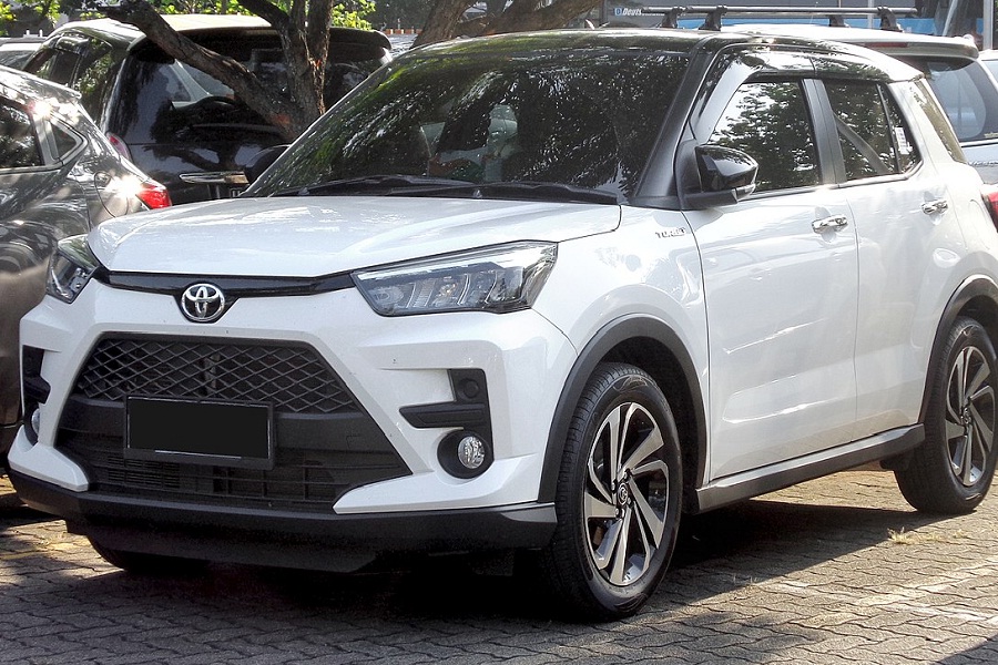 Berkelana dalam Kecanggihan! Memilih Antara Toyota Raize dan Yaris Cross