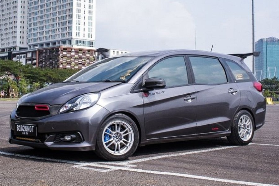 Ganteng dan Gahar! Modifikasi Honda Mobilio Bikin Tampil Beda di Kampus.