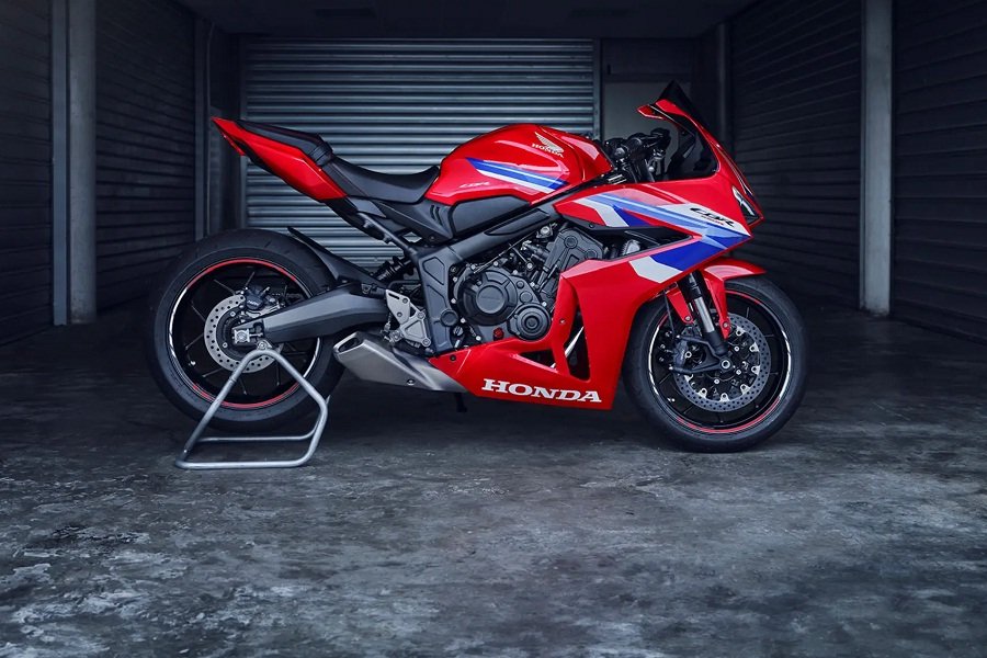 Honda CBR650R 2024! Inovasi Transmisi Elektronik dan Performa Terkini