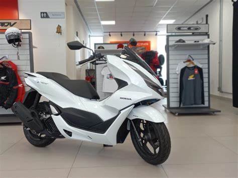 Honda PCX 175 2024, Matik Mewah dengan Akselerasi Mesin Super Mantap