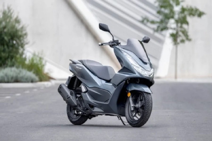 Honda PCX 2024 Revolusi Gaya Hidup Berkendara Kelebihan dan Fitur Mewah yang Membuat Pesaingnya Ketar-ketir
