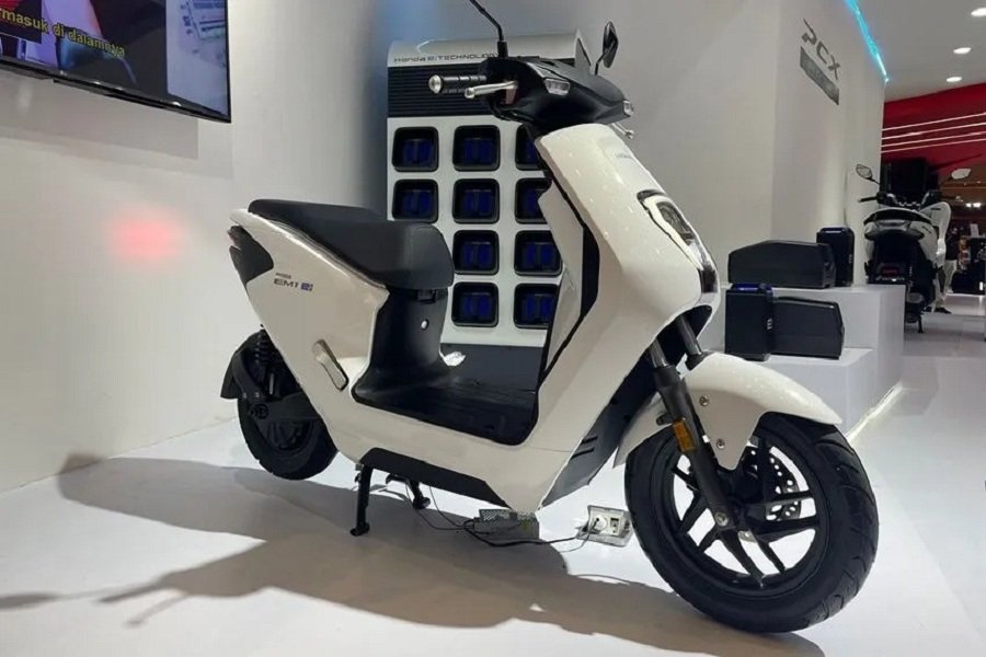 Honda Rilis EM1 e! Skuter Listrik Canggih dengan Performa Unggul dan Daya Jelajah Luar Biasa!