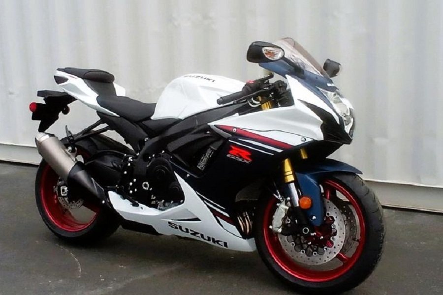 Kembali ke Jalanan! Suzuki GSX-R750 2024, Moge Sport Legendaris dengan Sentuhan Modern