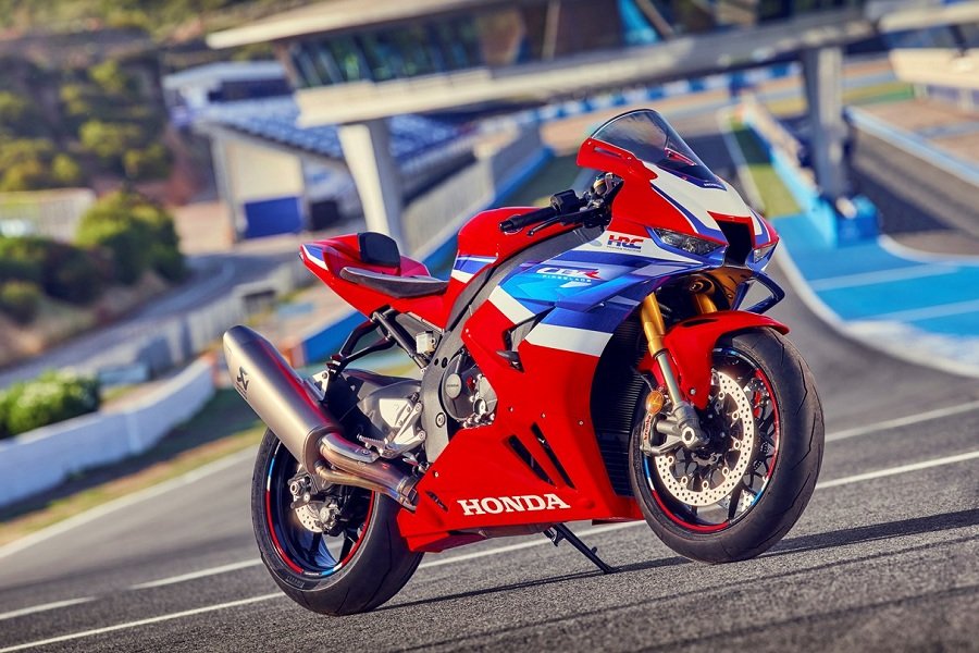 Kemewahan dan Performa Unggul! Honda CBR1000RR-R Fireblade 2024 Siap Menaklukkan Jalanan!