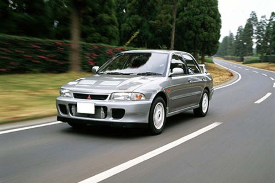 Keseruan Berkendara di Jalanan dengan Mitsubishi Lancer GTi CB5! Mobil 90-an yang Bikin Nostalgia Terobati!