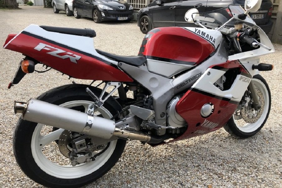 Mengenang Yamaha FZR400! Legenda Motor Sport 400cc yang Tak Terlupakan