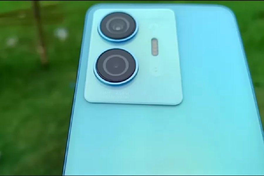 Mirip Tapi Beda! Perbandingan itel P55 5G dan itel P55 NFC