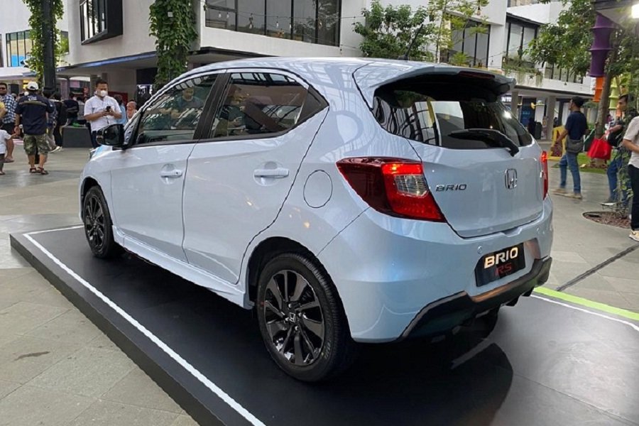 Mobil Terlaris Tapi Tetap Terjangkau! Kelebihan dan Kekurangan Honda Brio yang Harus Anda Ketahui