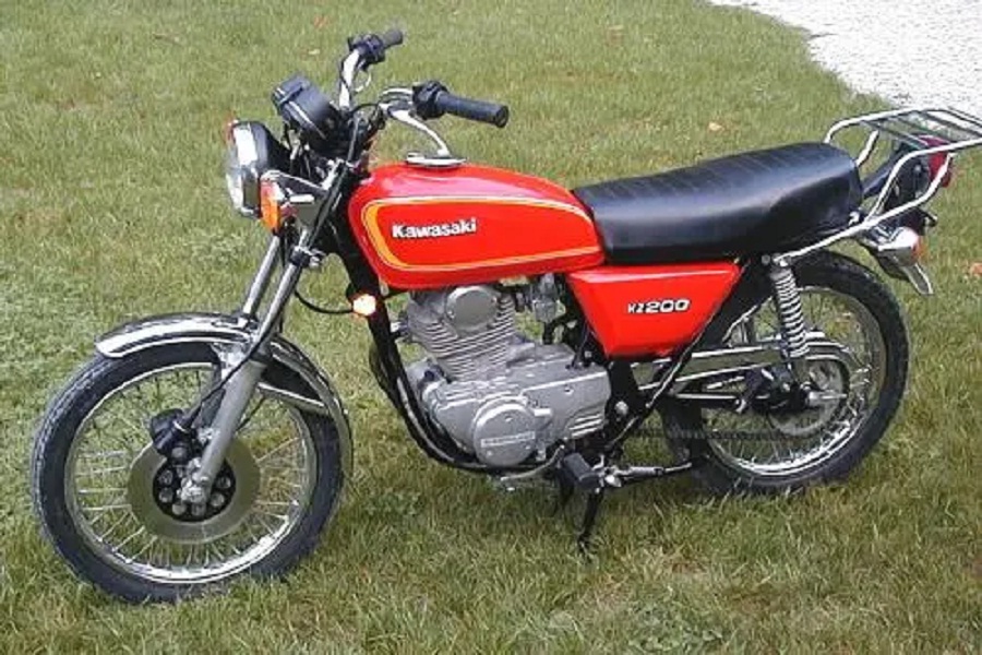 Motor Sport Kawasaki Binter Merzy KZ200! Membawa Kembali Pesona 'Jantan' Era 1980an