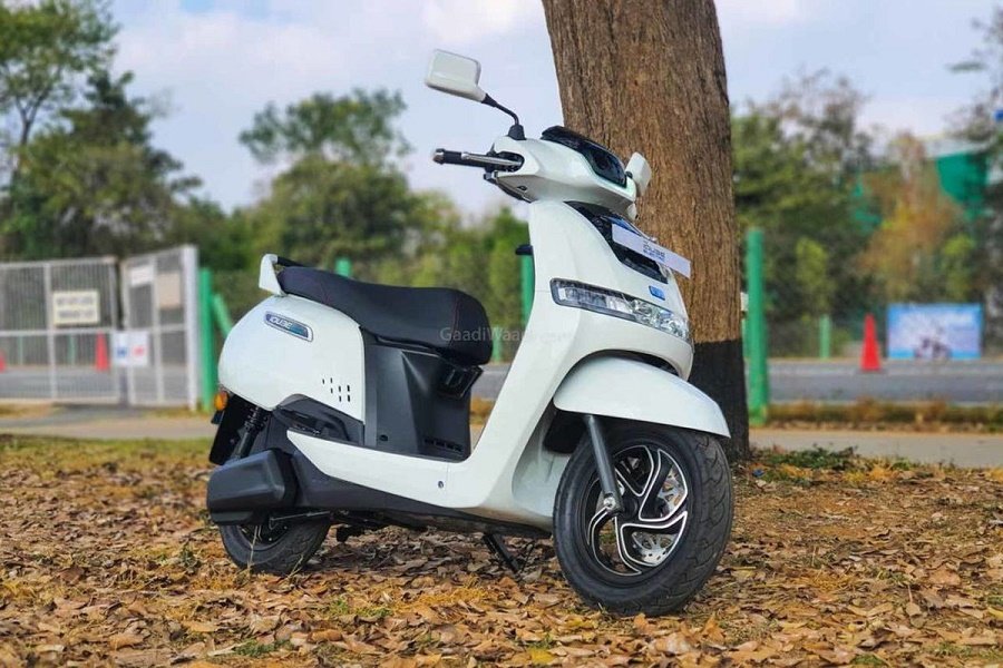 Pilihan Motor Listrik Berkualitas TVS iQube dan TVS X!