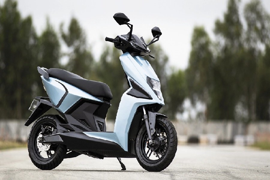 Pindad Memperkenalkan EV-Scooter Skuter Listrik Ramah Lingkungan Siap Diproduksi Massal!