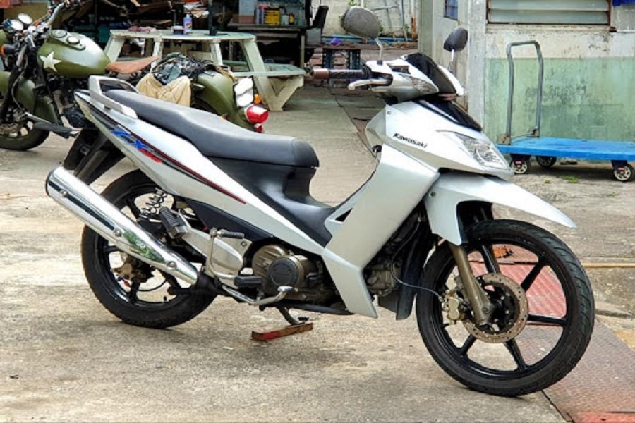 Rahasia Terungkap Kawasaki ZX130 Tangki Depan Unik dan Kapasitas Bagasi Luar Biasa, Tapi Ada Isu Serius yang Perlu Diketahui