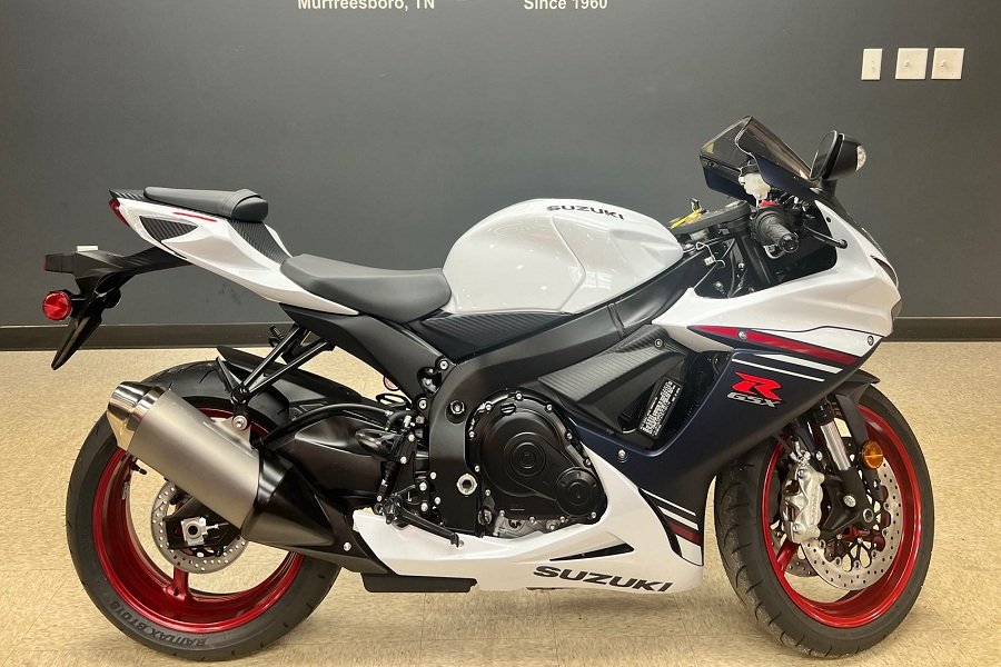 Rahasia Terungkap! Suzuki GSX-R750 2024, Moge Sport Legendaris dengan Fitur Terbaru yang Membuat Lawan Tersipu Malu!