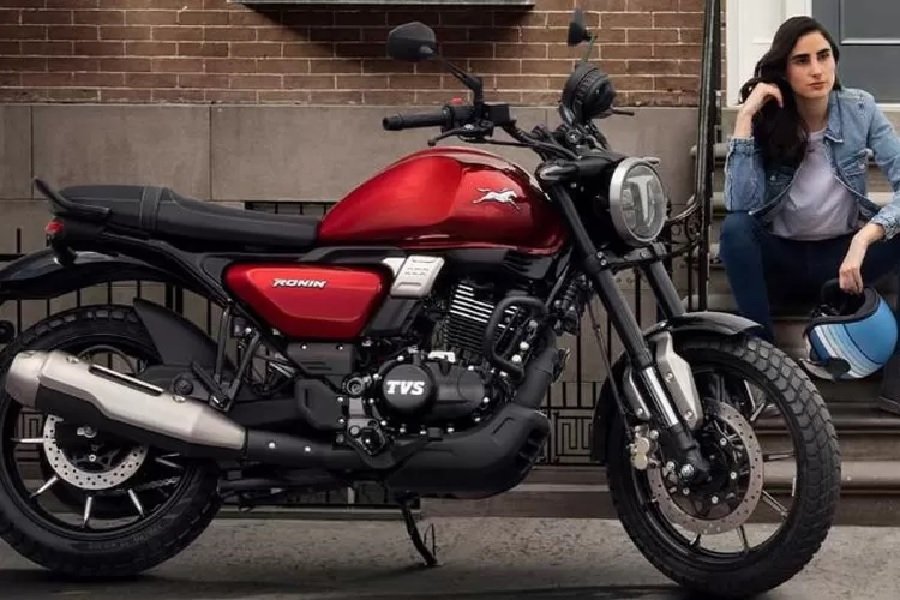 Siap Geser Yamaha XSR 155! TVS Ronin 225 Motor Retro Klasik Terbaru dengan Sentuhan Modern