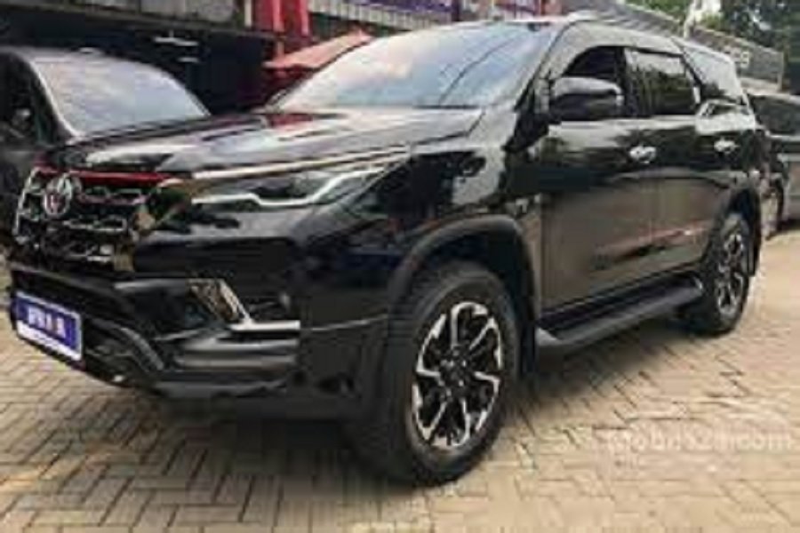 Simulasi Kredit Toyota Fortuner VRZ Januari 2024