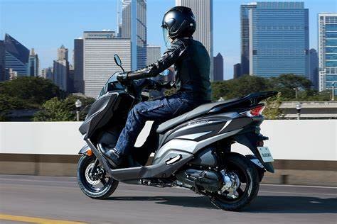 Suzuki Burgman Street 125 EX Skuter Mewah dengan Harga Terjangkau