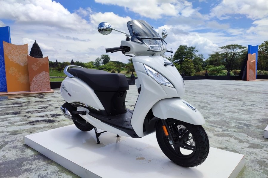 TVS Callisto 125: Skuter Retro Terbaru dengan Bagasi Luas untuk Dua Helm Full Face