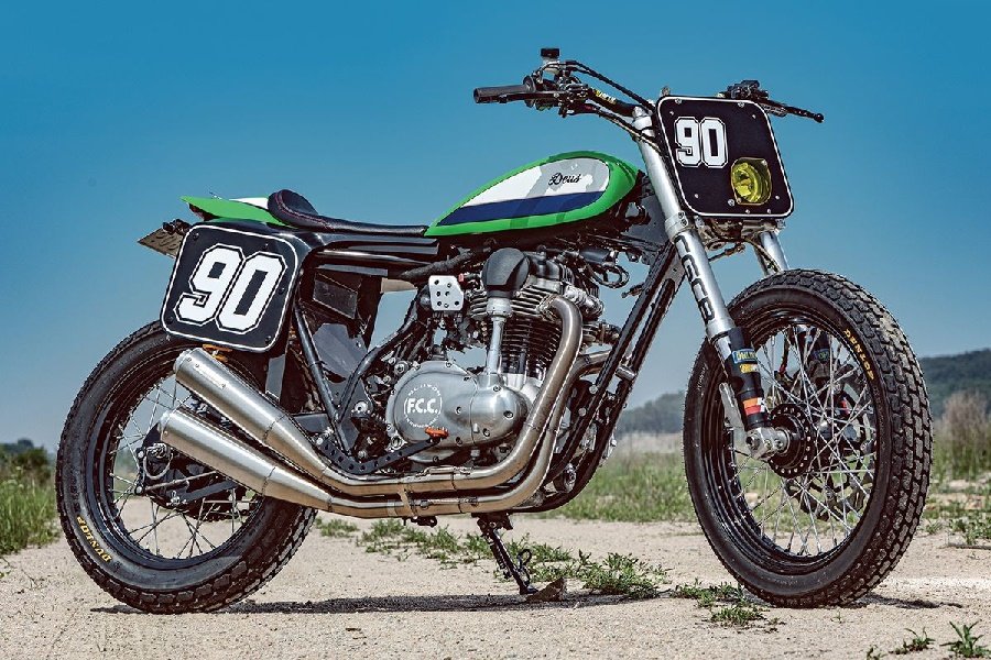 Transformasi Elegan! Kawasaki W800 Bermetamorfosis Menjadi Flat Tracker Racing ala Crazy Garage Custom Bikes