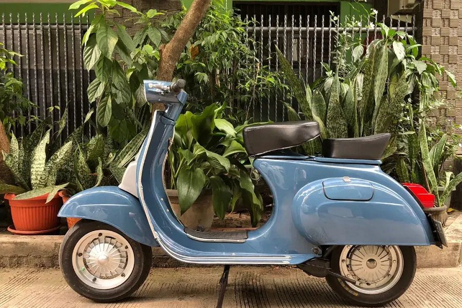 Vespa PTS! Eksklusivitas Kinerja Legendaris dan Harga yang Terbang ke Langit