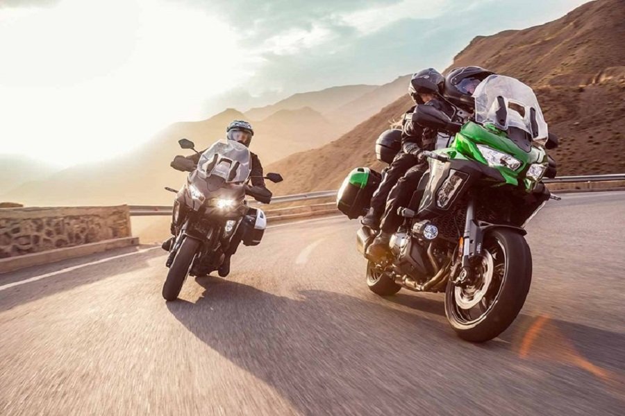 Wah! Spesifikasi Motor Adventure Kawasaki Versys 1000 Bikin Hati Bergetar! Bodi Ramping, Dapur Pacu Gesit, dan Fitur Mantap!
