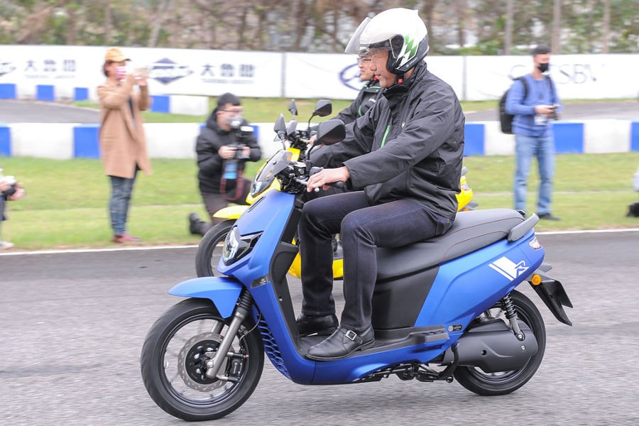 Suzuki eReady Run Motor Listrik Dengan Desain Memukau