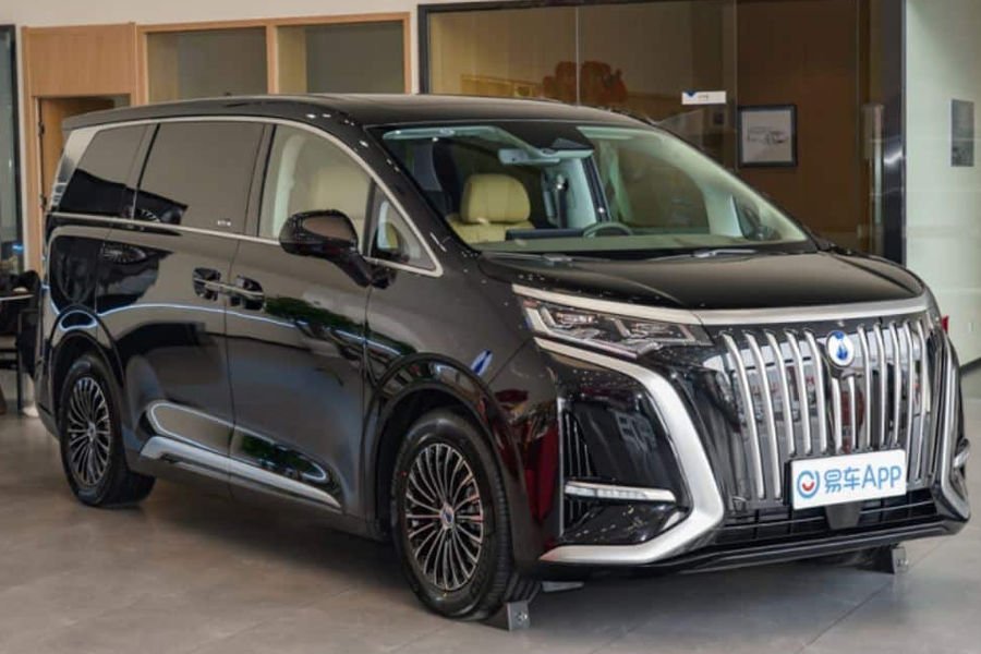 BYD Denza D9 MPV Mewah Asal Cina Siap Masuk Indonesia