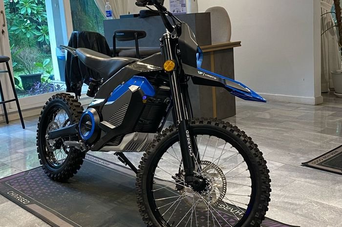 Apakah Anda Sudah Tahu Motor Listrik Baru yang Bisa Ngebut Lebih dari 100 Km Per Jam Ini Dia Charged Senta!
