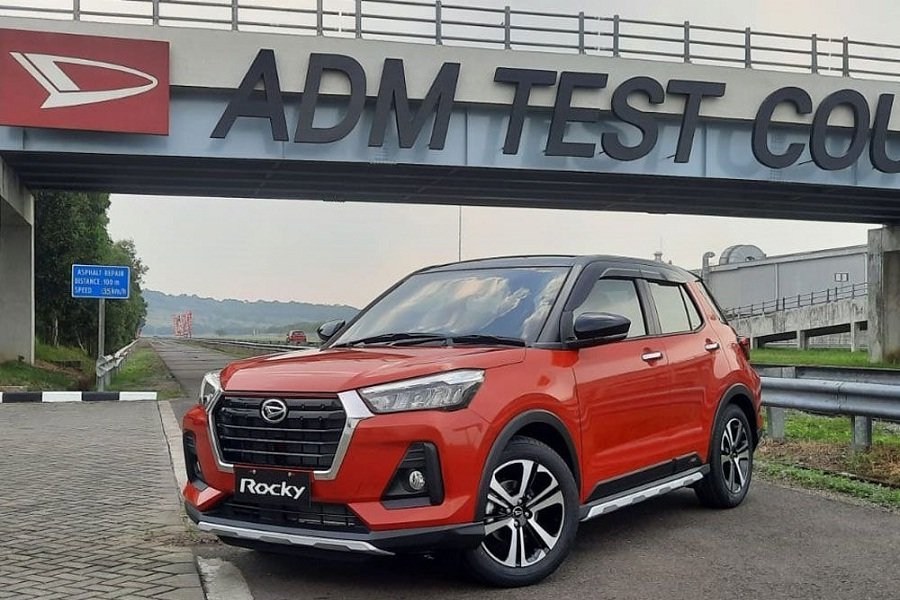 Daihatsu Rocky vs Toyota Raize! Persaingan Ketat SUV Kembar dengan Harga Bersahabat