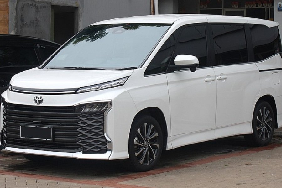 Eksplorasi Keseimbangan Sempurna! Toyota All New Voxy 2024 dalam Sorotan