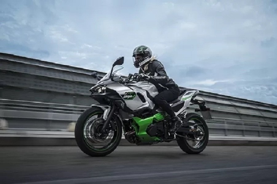 Gairah Berkendara! Kawasaki Ninja 7 Hybrid, Motor Strong Hybrid yang Memukau