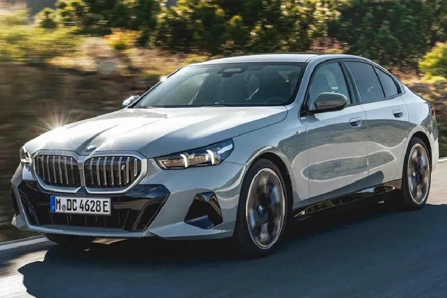 Hebat! BMW Seri-5 Menduduki Posisi Tiga Teratas dalam World Car of the Year 2024