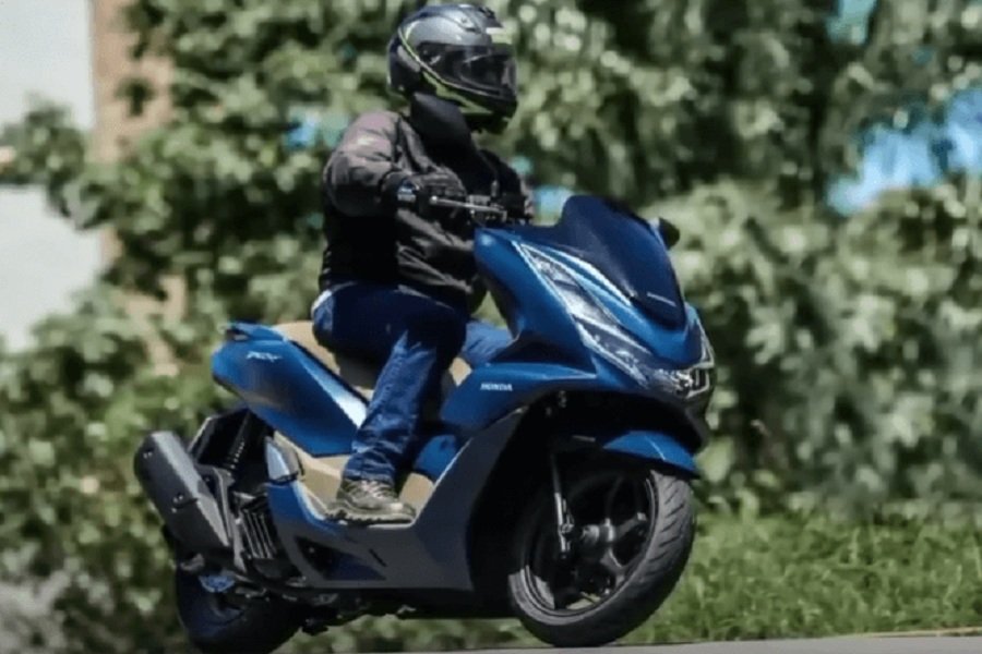 Heboh! Honda PCX 175 2024 Mengguncang Pasar Skutik Maxi! Desain Sporty, Fitur Canggih, Performa Bertenaga, Apa Harganya