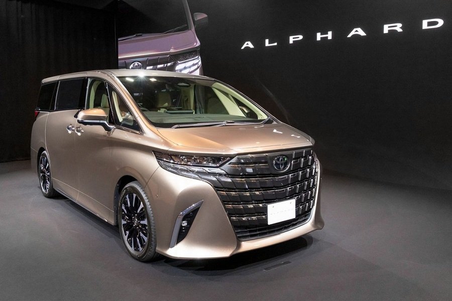 Heboh! Toyota Alphard Terbaru Makin Mewah dengan Interior Full Digital dan Konsumsi BBM Irit 17,5 kml!