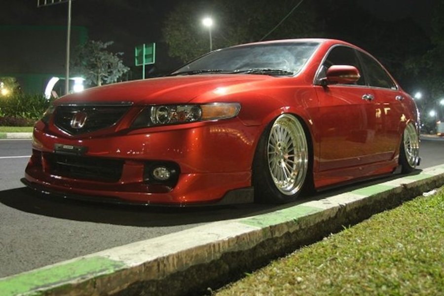 Honda Accord Euro CL9 2004 Memperkenalkan Permata Langka di Indonesia dengan Modifikasi yang Unik