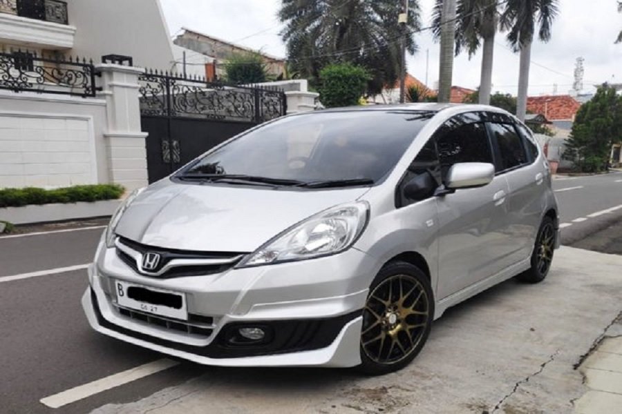 Honda Jazz RS 2024 Tampil Lebih Sporty dan Penuh Teknologi, Kompetitor Bergetar